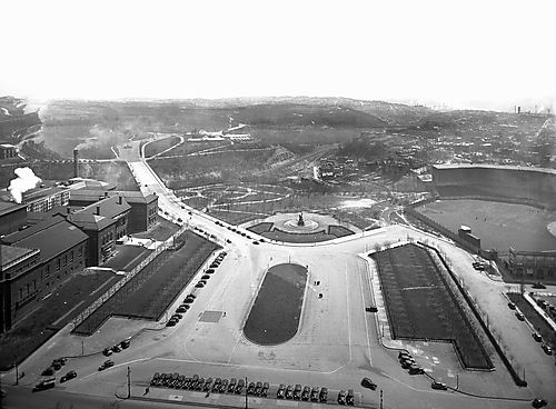 View of the Schenley Park entrance from 1936 showing Schenley Plaza, Carnegie Library, and Forbes Field. Photo obtained from the Pittsburgh City Photograper Collection in the University of Pittsburgh's Archives