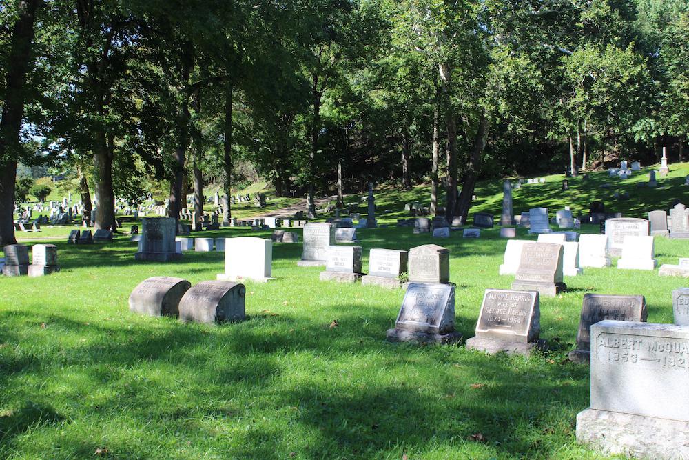 Rows of graves in historic section of Allegheny Cemetery. Photo by Sofia Fiscella, 2021