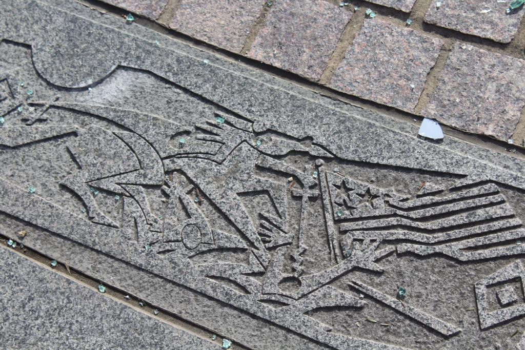 Detail from the rings around the monument, showing battle scene. Carlos Peterson